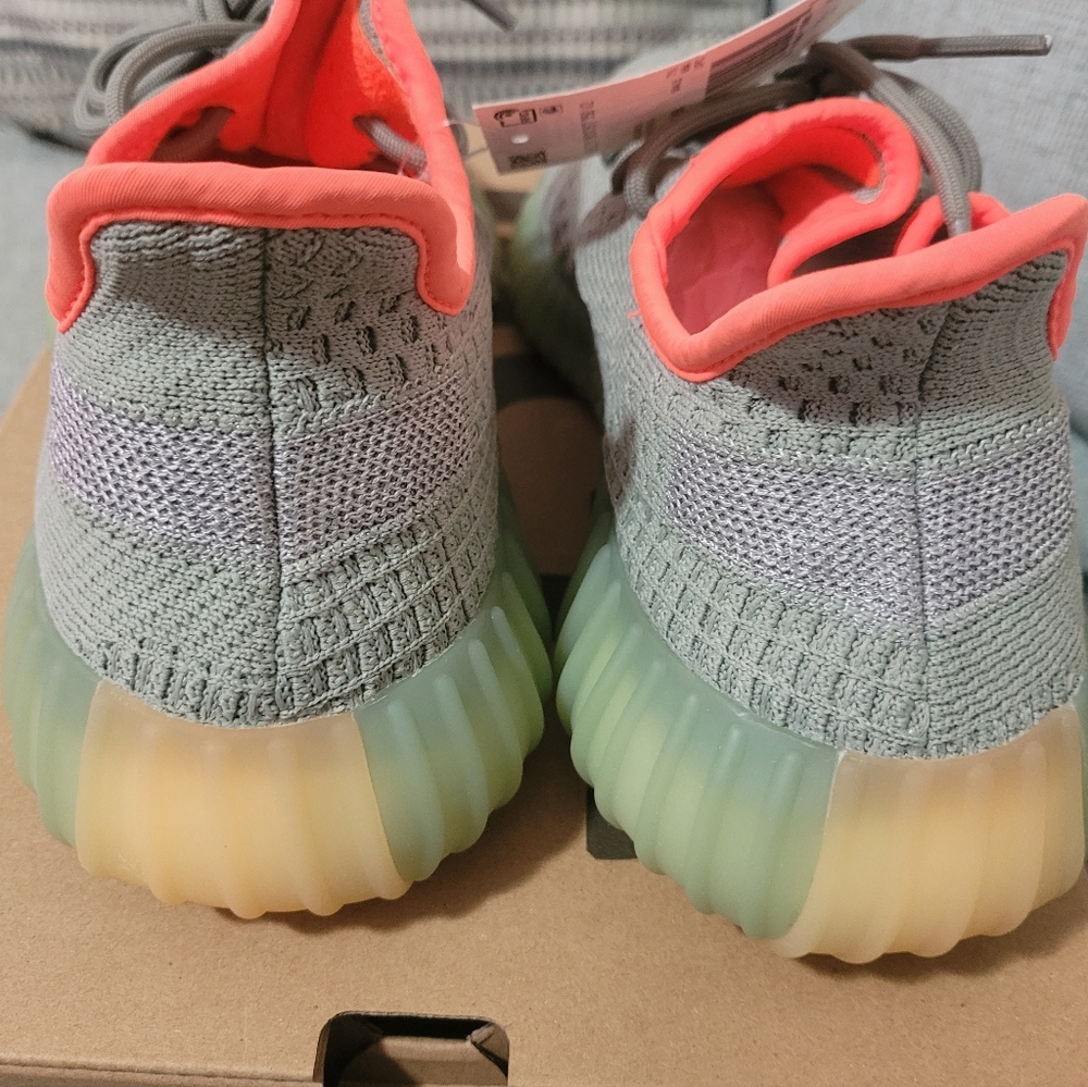 YEEZY BOOST 350, 8 MENS, FX9035 - Picture 3 of 6